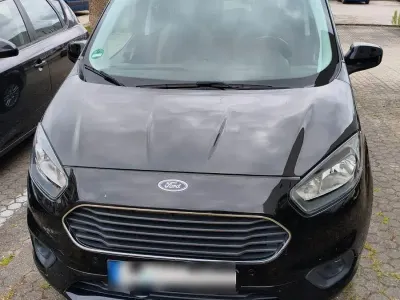 Gebraucht Ford Tourneo Courier Titanium 101 PS (74 kW) 2019 Schwarz Van / Kleinbus