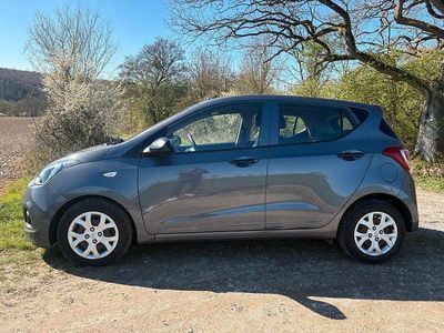 Gebraucht Hyundai i10 67 PS (49 kW) 2015 Grau Kleinwagen