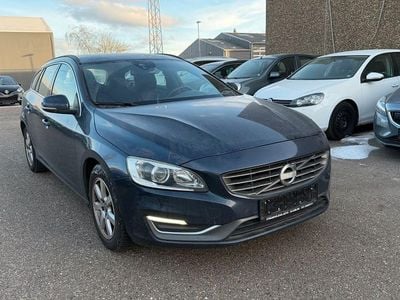 Blau Gebraucht 2015 Volvo V60 Momentum Kombi | 7.500 € (Fairer Preis)