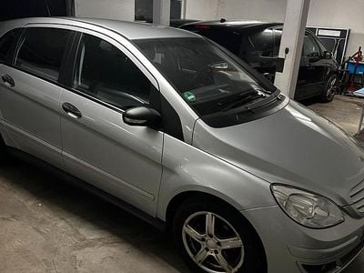 Usata Mercedes B180 110 CV (80 kW) 2006 Argento Monovolume