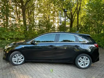Gebraucht Kia Ceed Vision 140 PS (102 kW) 2019 Schwarz Kleinwagen