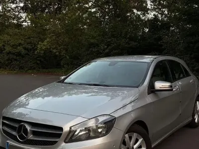 Gebraucht Mercedes A180 122 PS (89 kW) 2012 Silber Kleinwagen