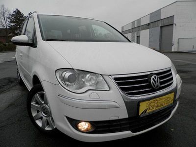 Weiß Gebraucht 2010 VW Touran Highline Van / Kleinbus | 10.990 € (Teuer)