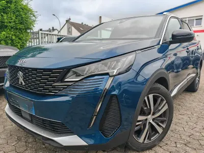 Gebraucht Peugeot 5008 Allure 131 PS (96 kW) 2023 Blau SUV