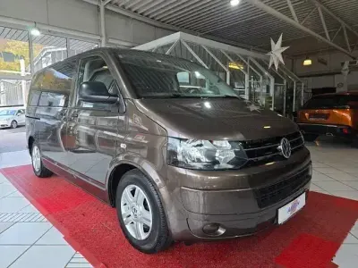 Gebraucht VW Multivan 140 PS (102 kW) 2013 Toffeebraun metallic Van / Kleinbus