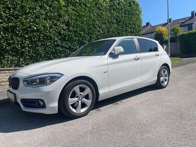 Gebraucht BMW 118 Sport Line 136 PS (100 kW) 2015 Weiß Kleinwagen