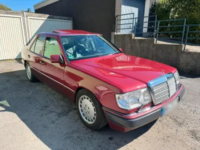 Gebraucht Mercedes E200 136 PS (100 kW) 1992 Rot Limousine