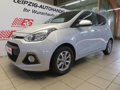 Gebraucht Hyundai i10 Trend 67 PS (49 kW) 2016 Silber Kleinwagen
