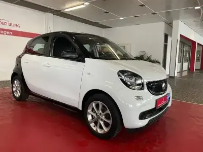 Używany Smart ForFour Electric Drive Passion 60 kW (82 KM) 2018 Biały Sedan/Limuzyna