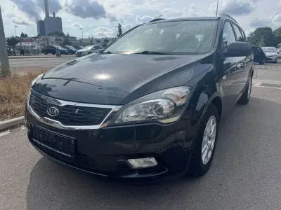 Gebraucht Kia Ceed 90 PS (66 kW) 2010 Black pearl Kleinwagen