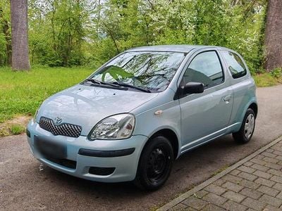 Brugt Toyota Yaris 65 HK (47 kW) 2005 Blå Hatchback