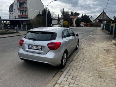Gebraucht Mercedes A180 AMG line 122 PS (89 kW) 2014 Grau Limousine