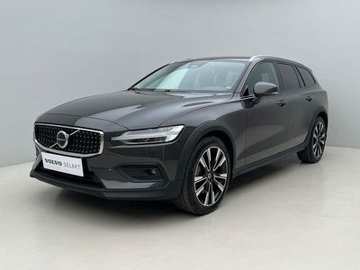 Grau Gebraucht 2024 Volvo V60 CC Plus Kombi | 43.132 € (Fairer Preis)