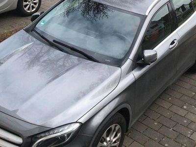 Gebraucht Mercedes GLA180 StreetStyle 122 PS (89 kW) 2015 Grau SUV
