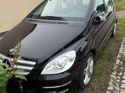 Gebraucht Mercedes B200 136 PS (100 kW) 2010 Schwarz Van / Kleinbus