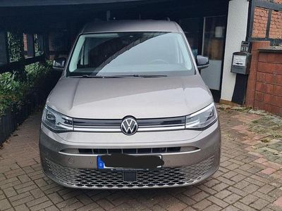 Beige Gebraucht 2023 VW Caddy Maxi Style Van / Kleinbus | 35.800 € (Fairer Preis)