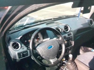 Begagnad Ford Fiesta 69 HK (50 kW) 2007 Grå Halvkombi