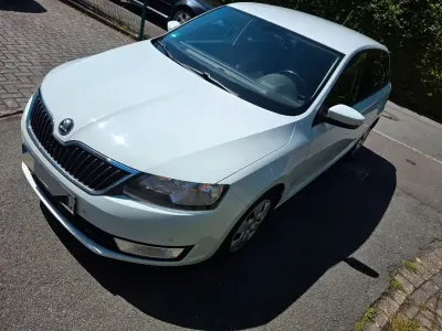 Gebraucht Skoda Rapid Ambition 90 PS (66 kW) 2017 Weiß Kleinwagen