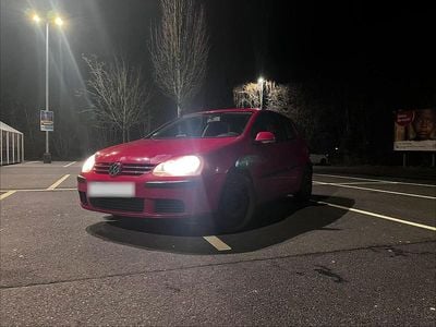 Gebraucht VW Golf V 105 PS (77 kW) 2004 Rot Kleinwagen