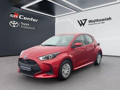 Gebraucht Toyota Yaris Hybrid Basis 116 PS (85 kW) 2022 Karminarot metallic Kleinwagen