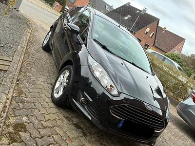 Second-hand Ford Fiesta 99 CP (72 kW) 2015 Negru Hatchback
