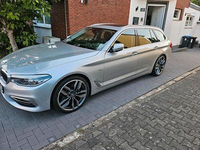 Silber Gebraucht 2017 BMW 530 Luxury Line Kombi | 21.999 € (Fairer Preis)