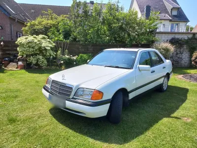 Gebraucht Mercedes C180 120 PS (88 kW) 1995 Weiß Limousine