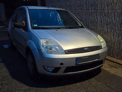 Usata Ford Fiesta 70 CV (51 kW) 2003 Argento Utilitaria
