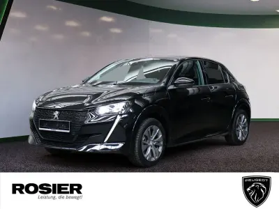 Gebraucht Peugeot e-208 Allure+ 100 kW (136 PS) 2023 Schwarz / perla nera schwarz Kleinwagen
