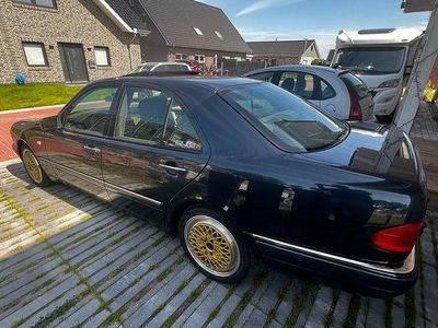 Mercedes E200