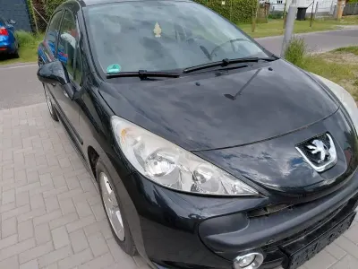 Gebraucht Peugeot 207 Urban Move 73 PS (53 kW) 2009 Schwarz Limousine