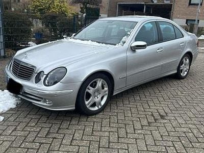 Usata Mercedes E320 224 CV (164 kW) 2002 Argento Berlina