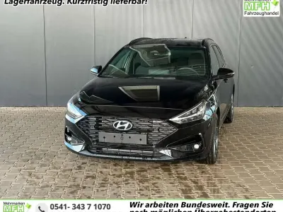 Neu Hyundai i30 Comfort 140 PS (102 kW) 2025 Abyss black Kombi