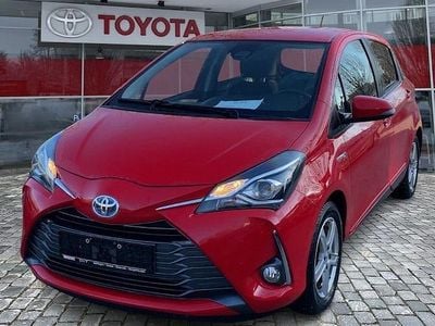 Rot Gebraucht 2020 Toyota Yaris Hybrid Limousine | 13.490 € (Guter Preis)