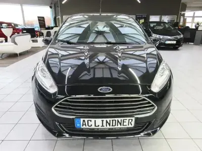 Gebraucht Ford Fiesta Trend 110 PS (80 kW) 2015 Schwarz Kleinwagen