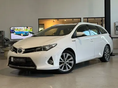 Gebraucht Toyota Auris Touring Sports Executive 136 PS (100 kW) 2014 Weiß Kombi