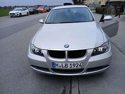 Gebraucht BMW 318 129 PS (94 kW) 2006 Grau Limousine
