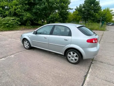 Gebraucht Chevrolet Lacetti 110 PS (80 kW) 2004 Silber Kleinwagen