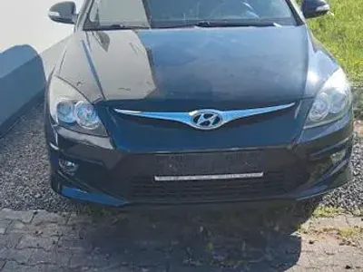 Second-hand Hyundai i30 Classic 90 CP (66 kW) 2010 Negru Break