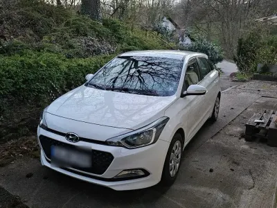 Gebraucht Hyundai i20 78 PS (57 kW) 2017 Weiß Kleinwagen