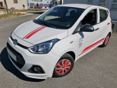 Gebraucht Hyundai i10 67 PS (49 kW) 2015 Weiß Kleinwagen