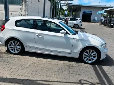 Gebraucht BMW 116 122 PS (89 kW) 2009 Weiß Kleinwagen