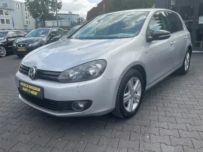 Gebraucht VW Golf VII Match 105 PS (77 kW) 2012 Silber Limousine