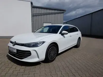 Gebraucht VW Passat Elegance 150 PS (110 kW) 2024 Weiß Kombi