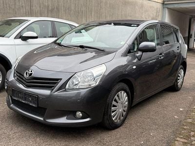 Gebraucht Toyota Verso Travel 126 PS (92 kW) 2012 Grau Van / Kleinbus