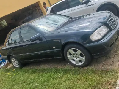 Gebraucht Mercedes C180 122 PS (89 kW) 1998 Schwarz Limousine