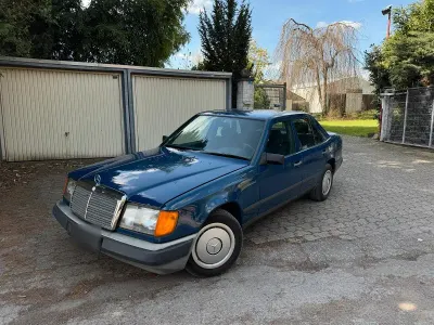 Gebraucht Mercedes E230 132 PS (97 kW) 1988 Blau Limousine