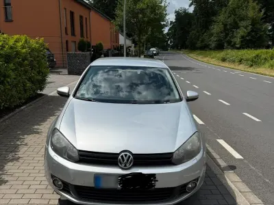 Gebraucht VW Golf VI 105 PS (77 kW) 2011 Silber Kleinwagen