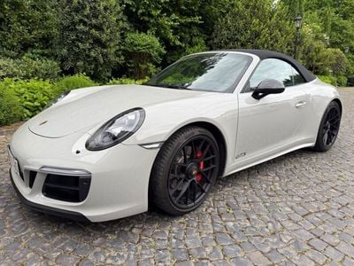 Porsche 911 Carrera 4 GTS