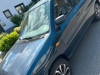 Gebraucht Mazda Demio 72 PS (52 kW) 1998 Blau Kleinwagen